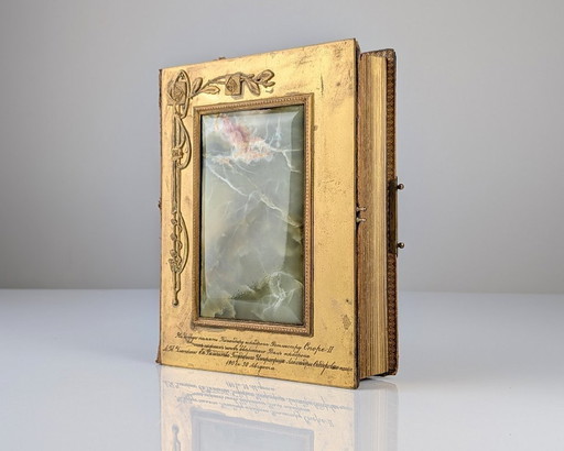 Important album photo impérial russe, bronze doré, onyx, 1907