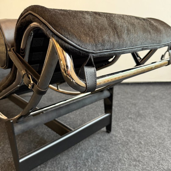 Image 1 of Cassina LC 4 - chaise longue - cuero de vaca negro - clásico - ¡Como nuevo!
