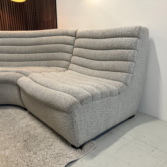 Image 1 of Sofá esquinero de diseño redondo en tejido bouclé claro 295x210 cm