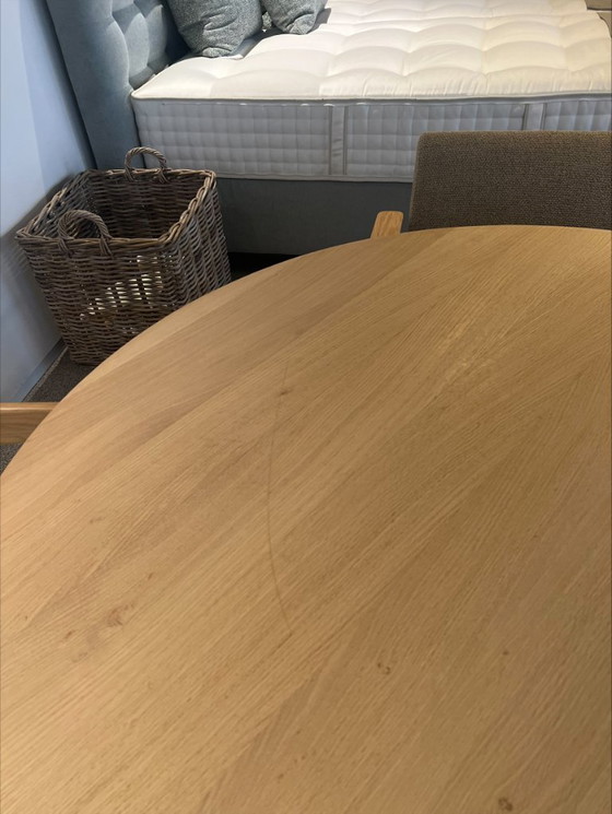 Image 1 of Table de salle à manger design « Torsion » en chêne Ø127 cm