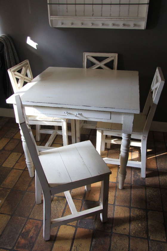 Image 1 of fa Flamant un conjunto de cocina blanco decapado, 4 sillas, una mesa y un estante de pared