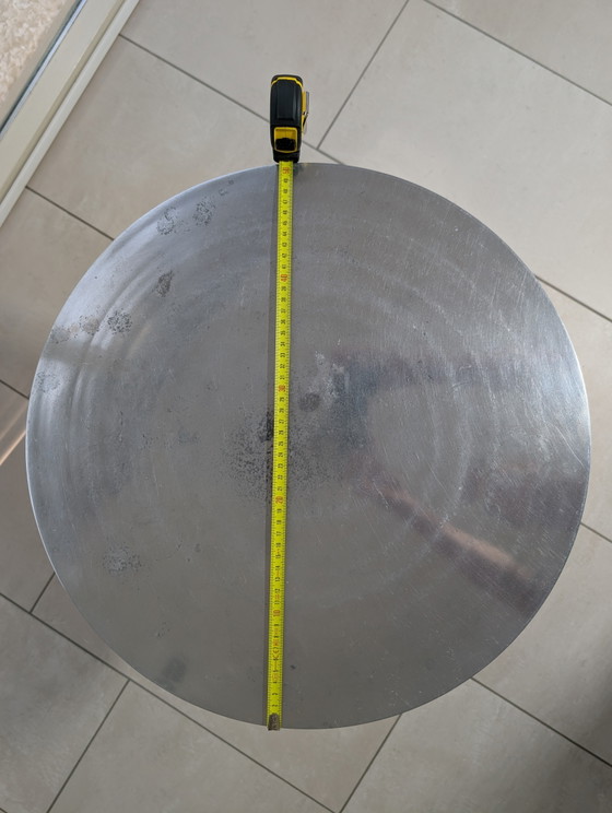 Image 1 of Table basse ronde argentée