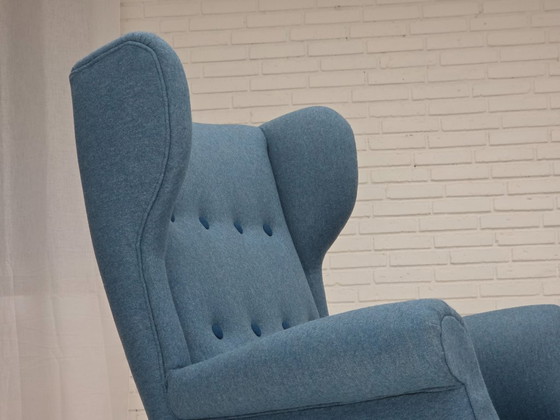 Image 1 of Años 60, diseño danés de Fritz Hansen, sillón retapizado con taburete, modelo 8023.