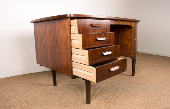 Image 1 of Bureau Danois ovale en palissandre par Gunni Omann 1960.