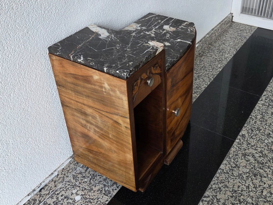 Image 1 of Mesita de noche original francesa de estilo Art Déco (nogal flameado y mármol) – década de 1930