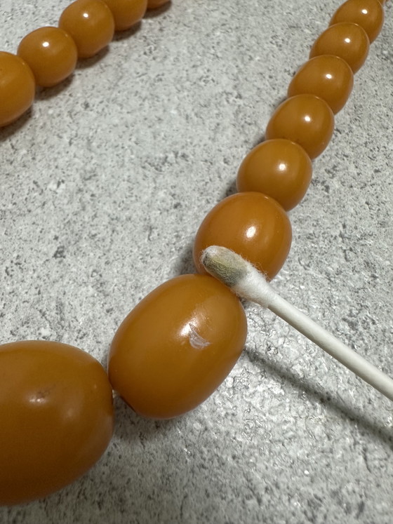 Image 1 of Collier en bakélite couleur caramel, 80 grammes
