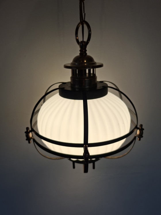 Image 1 of Bellissima lampada a sospensione in opalino e rame di metà secolo