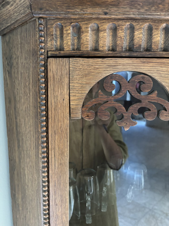 Antiker Eckvitrine aus Eiche von Denby & Spinks Leeds – Glass, Wood (photo 3 of 6)