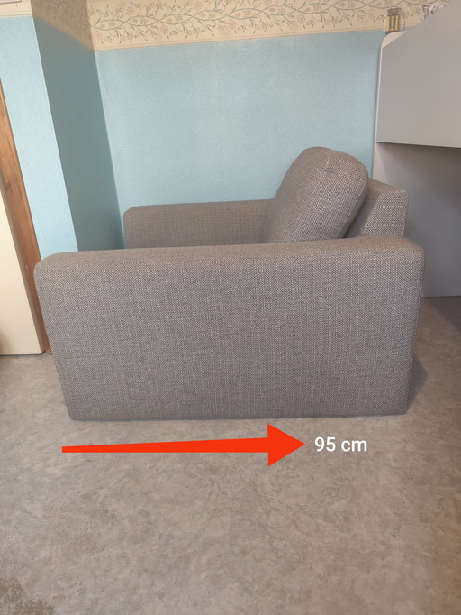 Fauteuil design avec accoudoir large gris