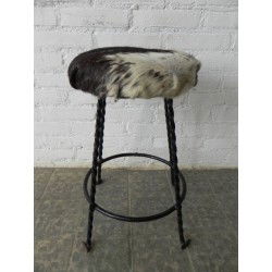 Sgabello vintage rivestito in pelle di mucca 
