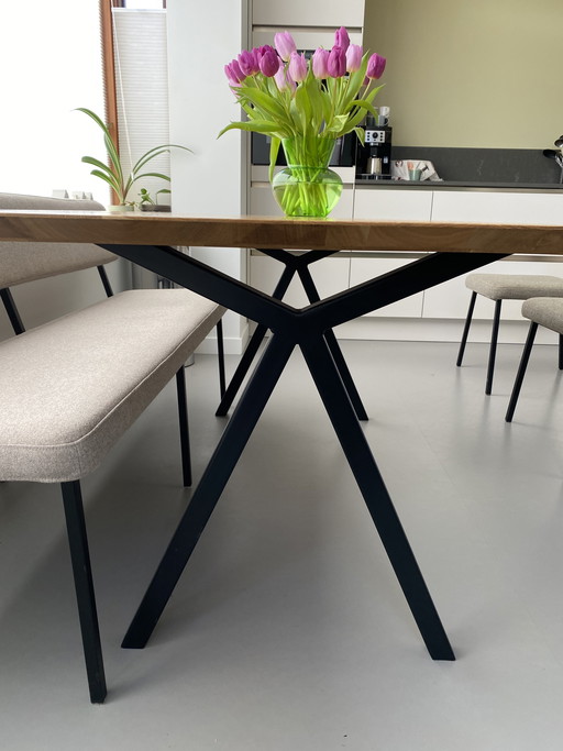 Tavolo da pranzo 180x90 cm, 4 sedie e panca di Studio Henk