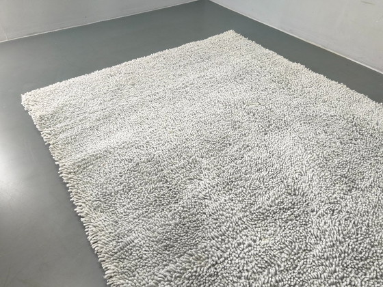 Image 1 of Alfombra de lana danesa de pelo largo de C. Olesen, gris claro, década de 1990.