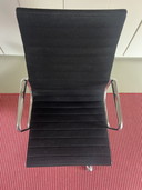 Vitra EA 119 Eames Bureaustoel | Zwart & Chroom met wielen