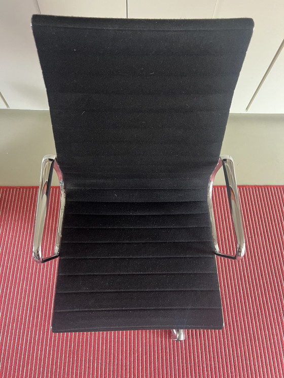 Image 1 of Silla de oficina Vitra EA 119 Eames | Negra y cromada con ruedas