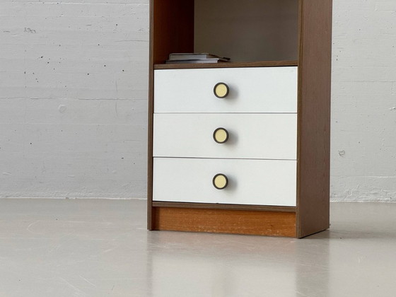 Image 1 of Armoire haute étroite de style milieu du siècle avec tiroirs, années 1960