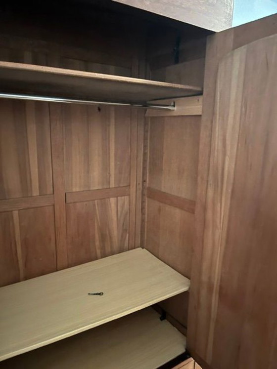 Image 1 of Armoire ancienne avec capot incurvé et porte miroir ; à vendre rapidement - seulement 199 €