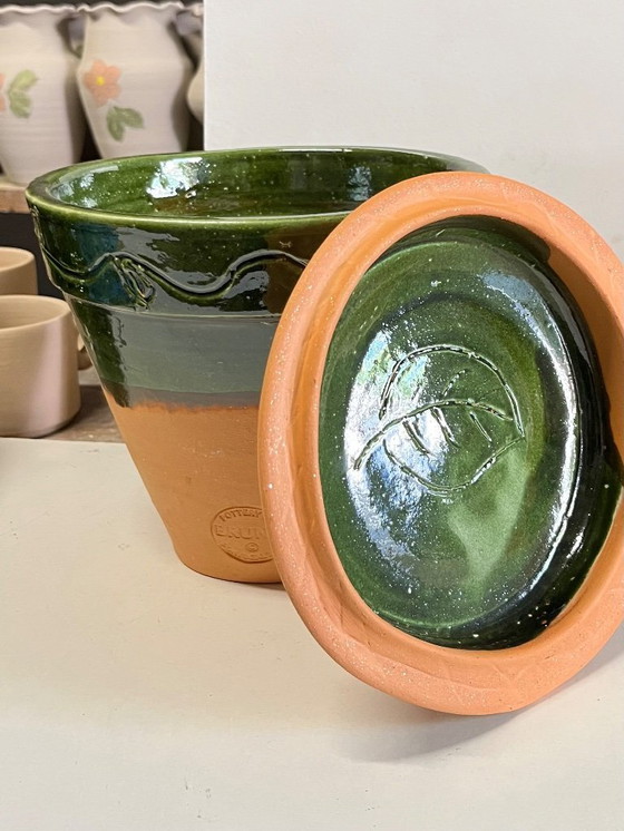 Image 1 of Pot traditionnel avec assiette