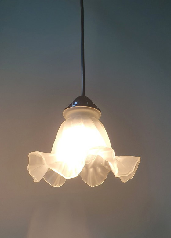 Image 1 of Klassiek Jaren 30 kapje met nieuw draad en fitting.