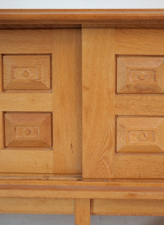 Image 1 of Dressoir van Guillerme en Chambron in licht eikenhout, brutalistische stijl