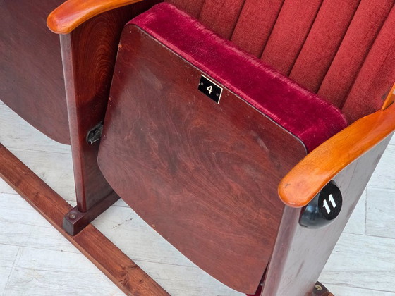 Image 1 of Fauteuils de cinéma/théâtre danois des années 1950, en velours d'ameublement, état d'origine.
