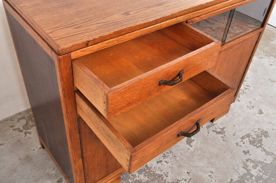 Image 1 of Art deco kast in eiken met vitrine, 1920s