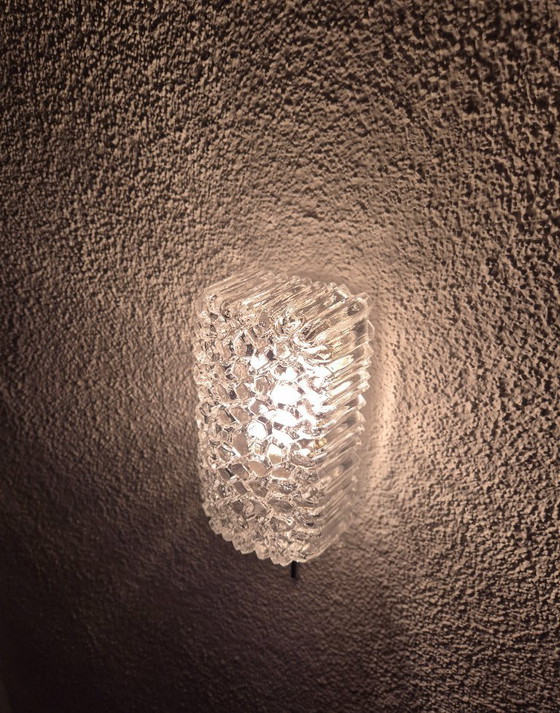 Image 1 of Glashütte Limburg wandarmatuur van ijsglas met trekschakelaar, vintage lamp uit 1960