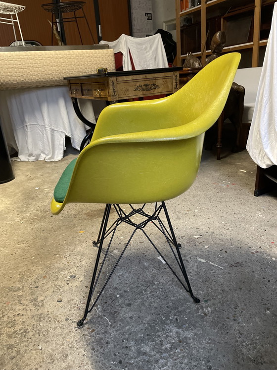Image 1 of Unieke Eames chair