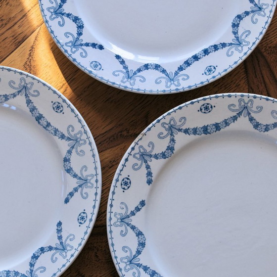 Image 1 of 9 Dessertteller aus Steingut aus dem 19. Jahrhundert, signiert Sarreguemines, Sammlung „Juliana“.