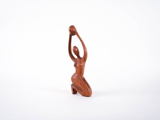 Image 1 of Sculpture en teck représentant une femme, design danois, années 1970, fabriquée au Danemark