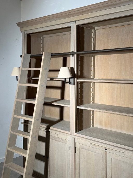Armario biblioteca Charrell Home Interiors con escalera – 240 x 206 x 47 cm – vitrinekasten