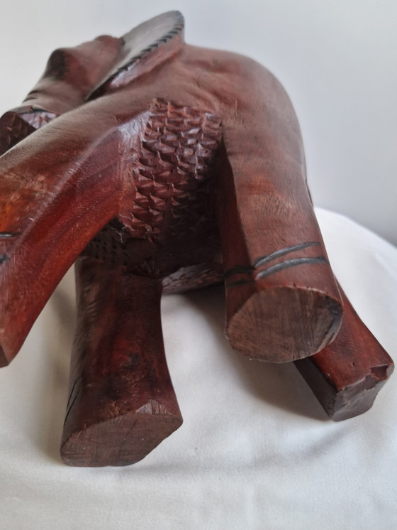 Image 1 of Éléphant en bois de teck massif