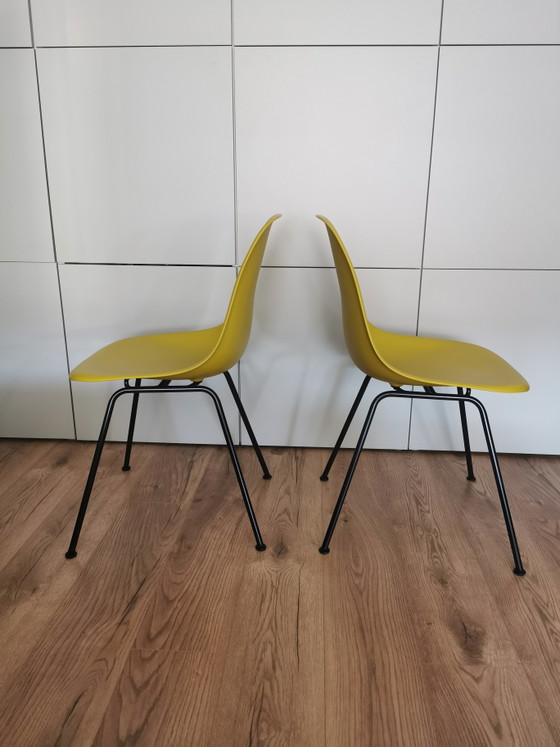 Image 1 of Juego de 2 sillas Vitra Eames DSX (amarillas)