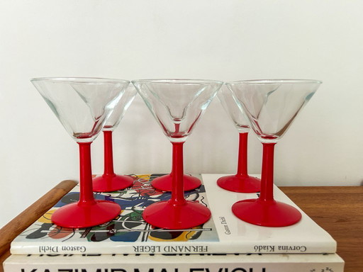 6 copas de martini con pie rojo