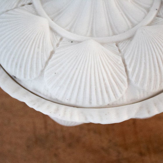 Image 1 of Antike Butterdose aus den 1860er Jahren, Muschelmotiv, Bonbonniere aus Steingut