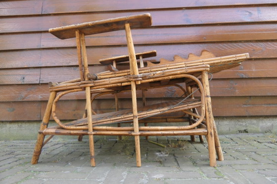 Image 1 of prachtige antieke Franse lounge ligstoel, gemaakt van rotan en bamboe