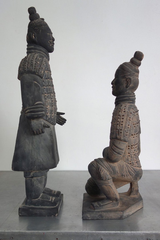 Image 1 of Paire de guerriers chinois en terre cuite, H52 et H 40cm