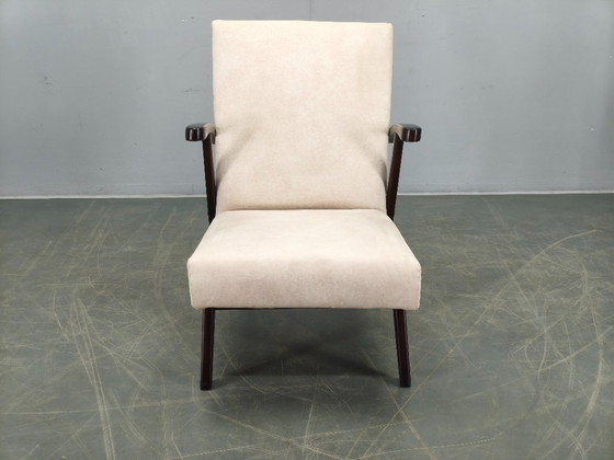 Image 1 of Sillón de terciopelo color crema de mediados de siglo, Checoslovaquia, década de 1960.
