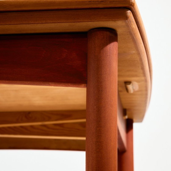 Image 1 of MK9976 Table de salle à manger restaurée en teck et chêne