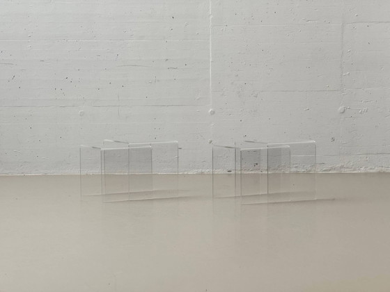 Image 1 of Set di 2 tavolini laterali/impilabili in plexiglass in stile Space Age, anni '70