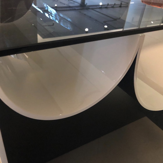 Image 1 of Minotti Waves bijzettafel