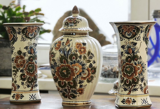 3-Piece Vintage Delfts Polychroom Garniture Vase Set (Kaststel) + 2 Lids!, Ceramic, Blue (photo 2 of 9)