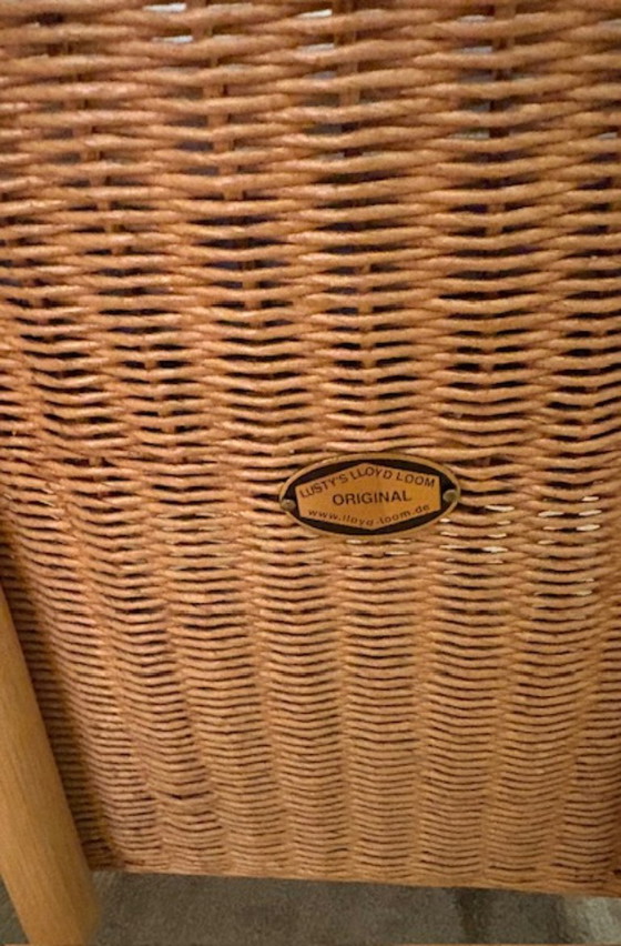 Vier Lloyd Loom Chairs und ein Hocker – Esszimmerstühle, Papier (photo 2 of 6)