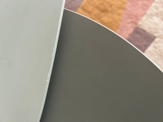 Mr. Hyde von Extendo: Verspielter ausziehbarer Designtisch, Esstische, Kunststoff, Grau (Foto 3 von 5)