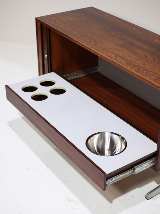Mobile bar Nipu in palissandro con tamburo in metallo, stile danese vintage anni '60. – Wood (photo 8 of 14)