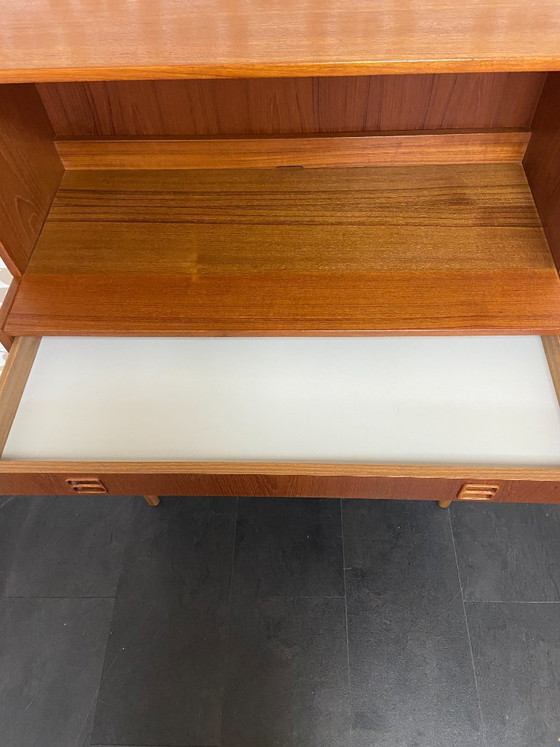 Image 1 of Kast met schuifdeuren, lade en opzetgedeelte van Aejm Møbler