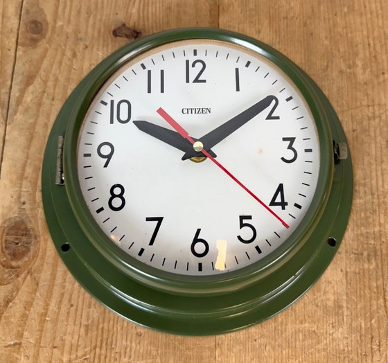 Horloge murale vintage Citizen verte représentant des navires, années 1980 – Pendules, Glass, Iron (photo 9 of 18)