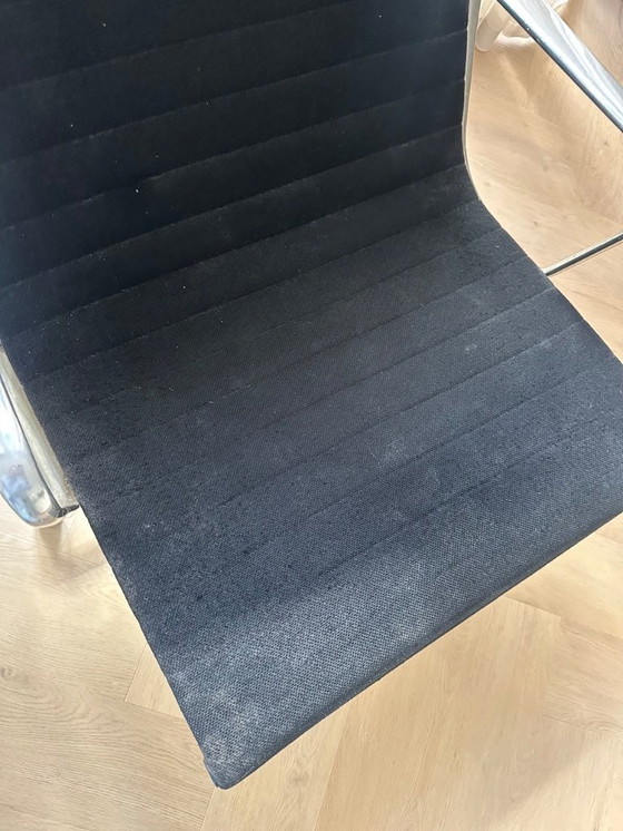 Image 1 of Taburete Herman Miller EA 124, de Charles y Ray Eames