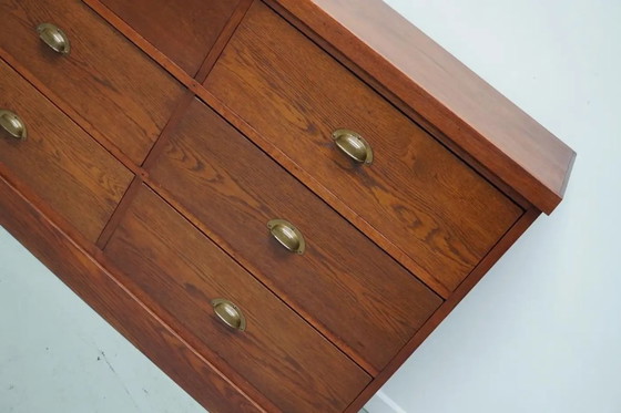 Image 1 of Großer, antiker Art-Deco-Ladenschrank/Sideboard aus niederländischer Eiche, 1930er Jahre