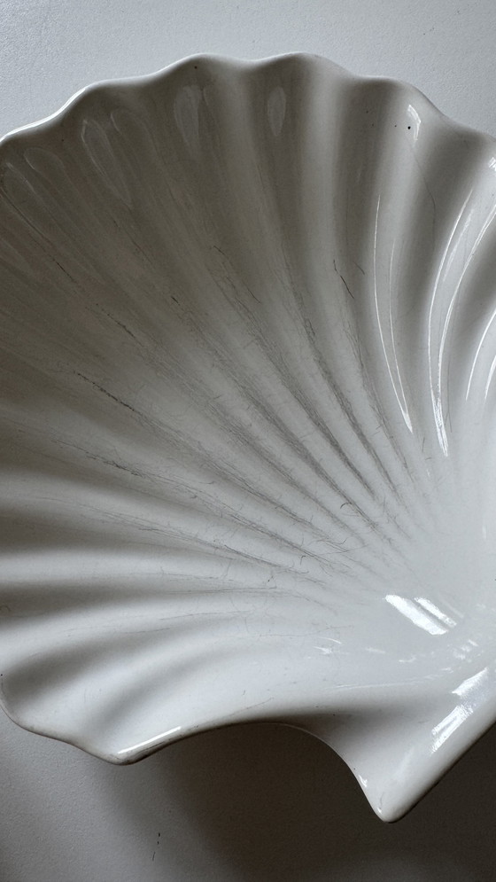 Image 1 of Two vintage Japanese shell bowls - white ceramic, 1960s