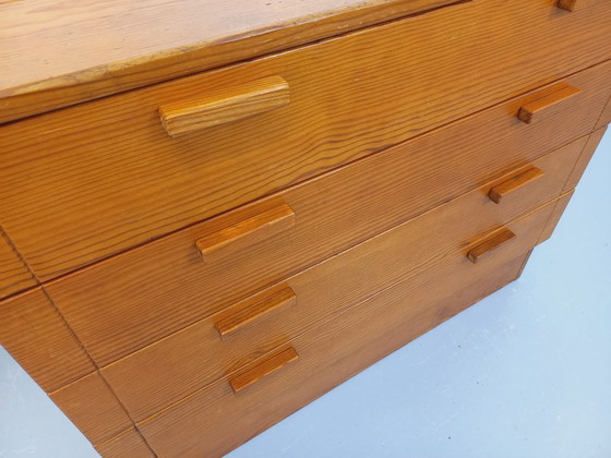 Image 1 of Vintage grenen ladekast uit de jaren 70.